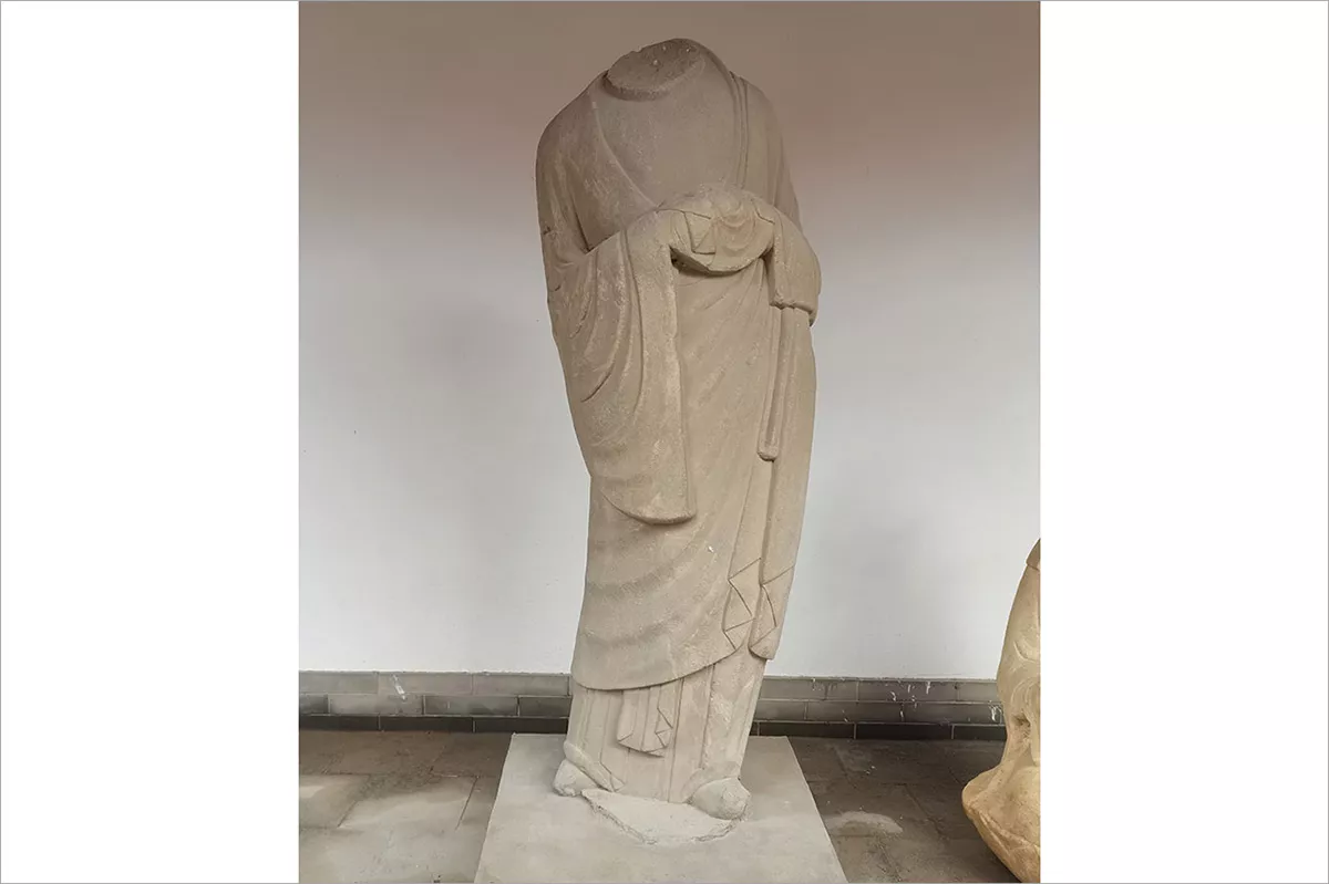 白石阿难像（唐）